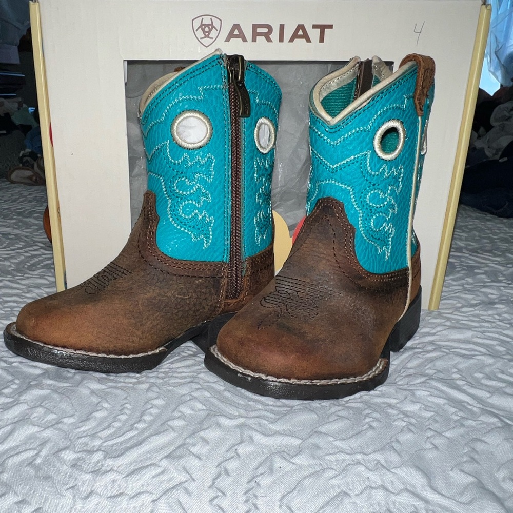 Ariat Lil stompers